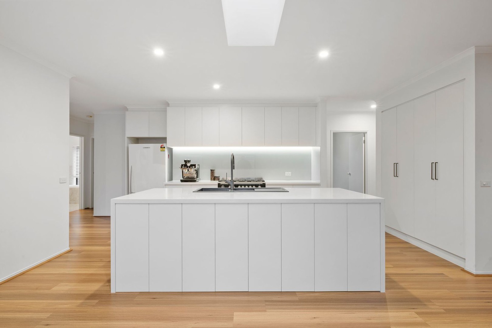 37 Dobell Crescent, Caroline Springs, VIC 3023, Caroline Springs - Thumbnail 2