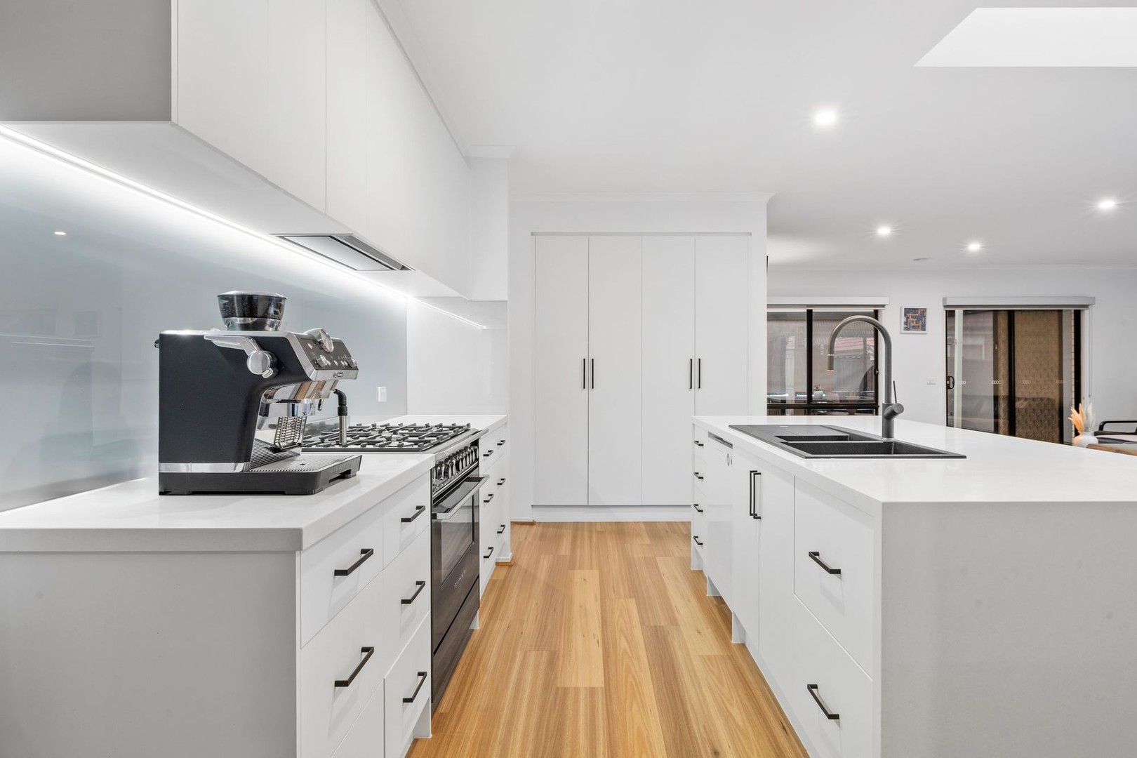 37 Dobell Crescent, Caroline Springs, VIC 3023, Caroline Springs - Thumbnail 3