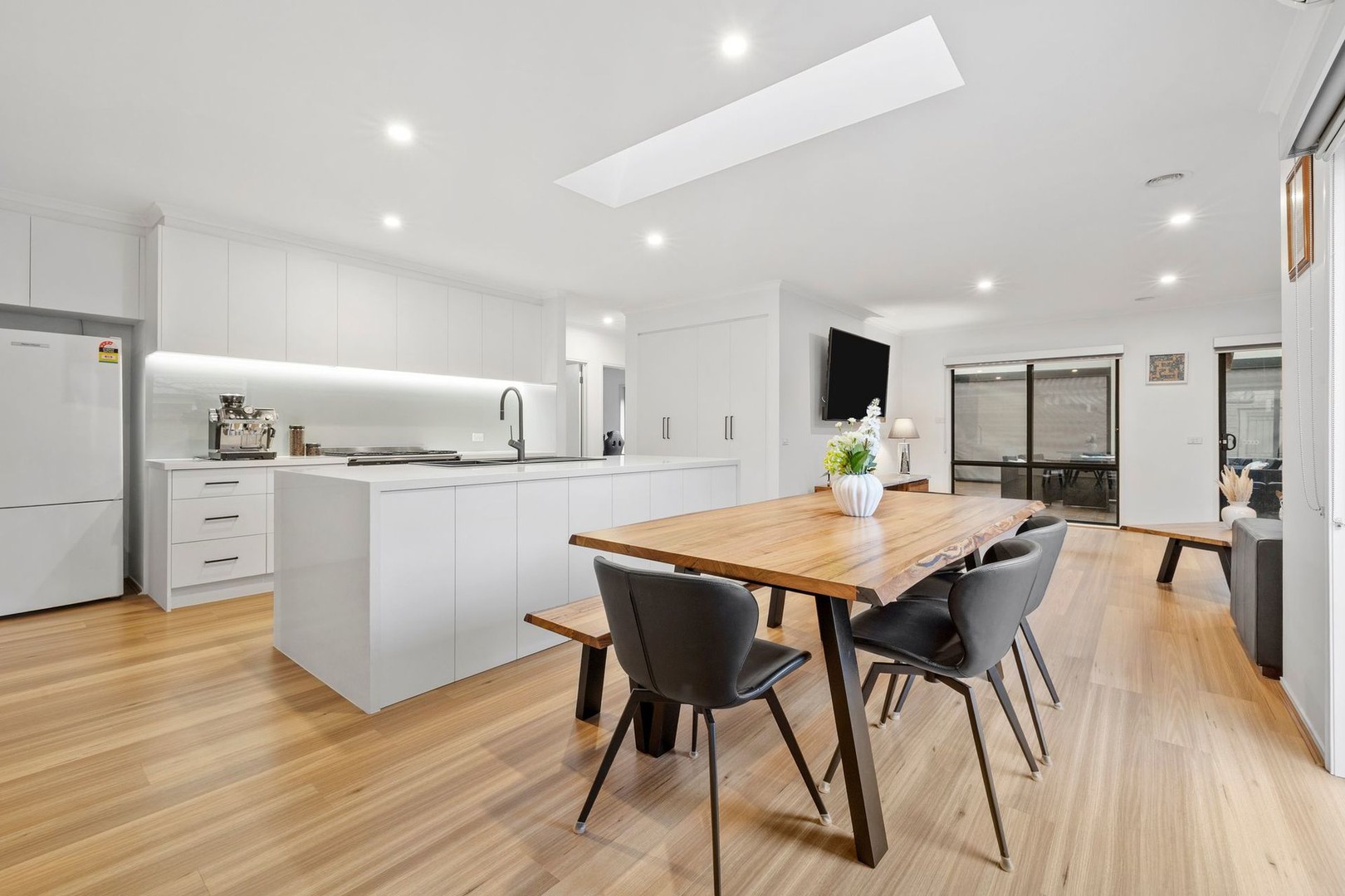 37 Dobell Crescent, Caroline Springs, VIC 3023, Caroline Springs - Thumbnail 5