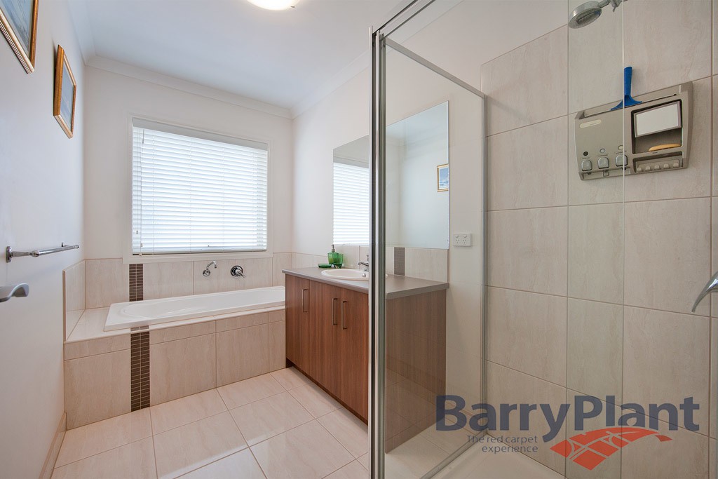 37 Dunkirk Drive, Point Cook, VIC 3030, Point Cook - Thumbnail 3