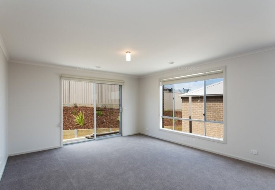 37 Fraser Street, Mount Pleasant, VIC 3350 - Thumbnail 2 - 19/10/2021