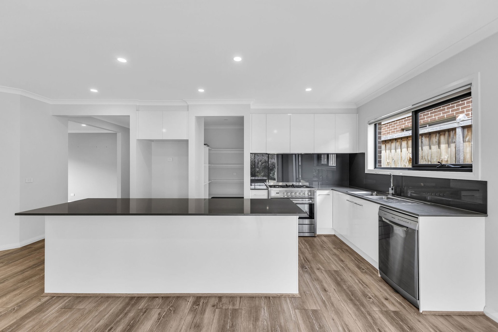 37 Garrard Crescent, Clyde, VIC 3978 - Thumbnail 2 - 03/01/2024