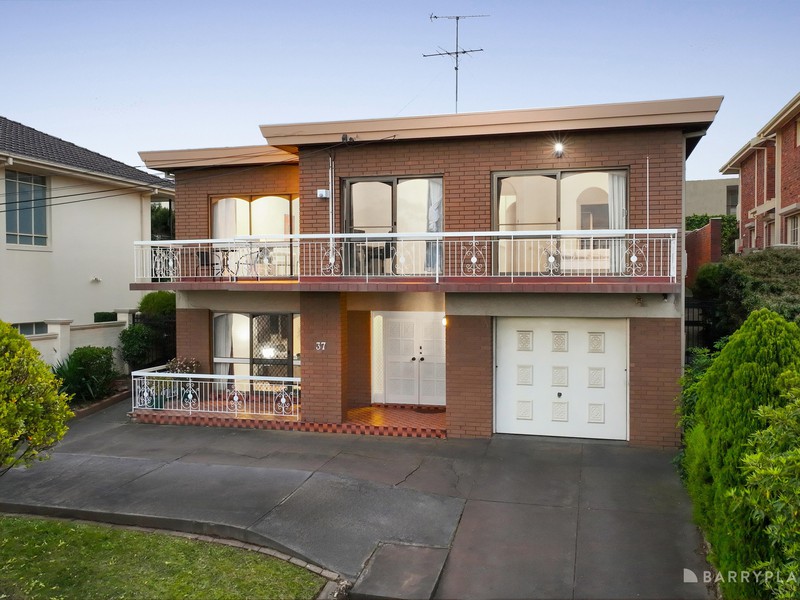 37 Golden Way, Bulleen, VIC 3105 - Image - 17/07/2026