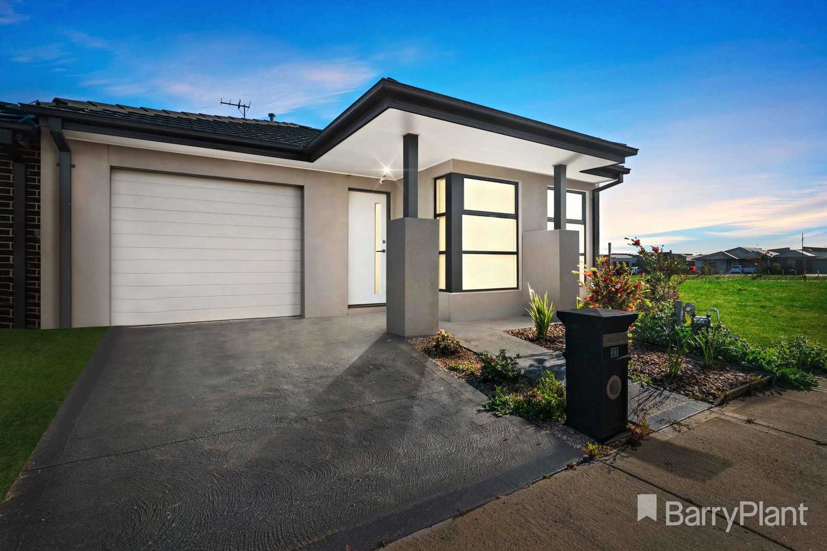 37 Harrier Circuit, Deanside, VIC 3336, Deanside - Thumbnail 2