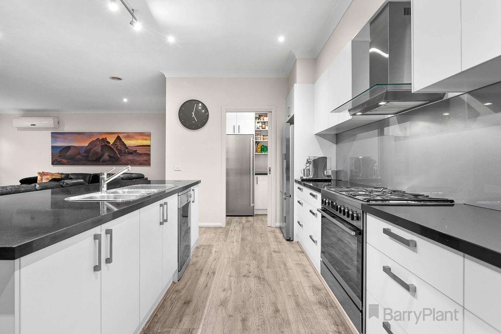 37 Henry Lawson Drive, Pakenham, VIC 3810, Pakenham - Thumbnail 6