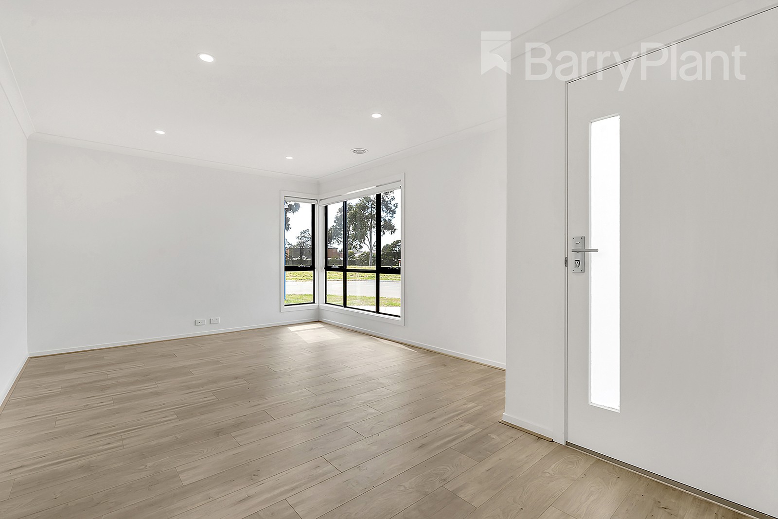 37 Hollywood Drive, Roxburgh Park, VIC 3064, Roxburgh Park - Thumbnail 2