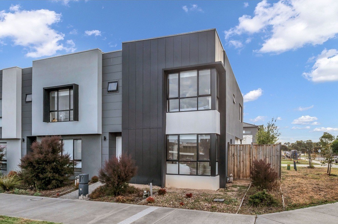 37 Hollywood Drive, Roxburgh Park, VIC 3064, Roxburgh Park - Thumbnail 2