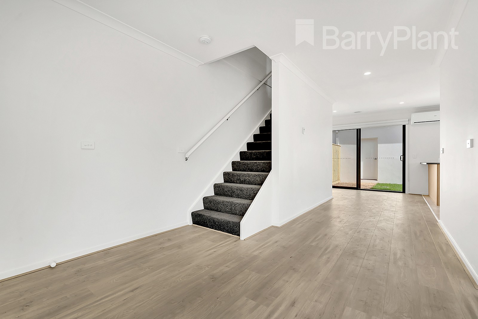 37 Hollywood Drive, Roxburgh Park, VIC 3064, Roxburgh Park - Thumbnail 3