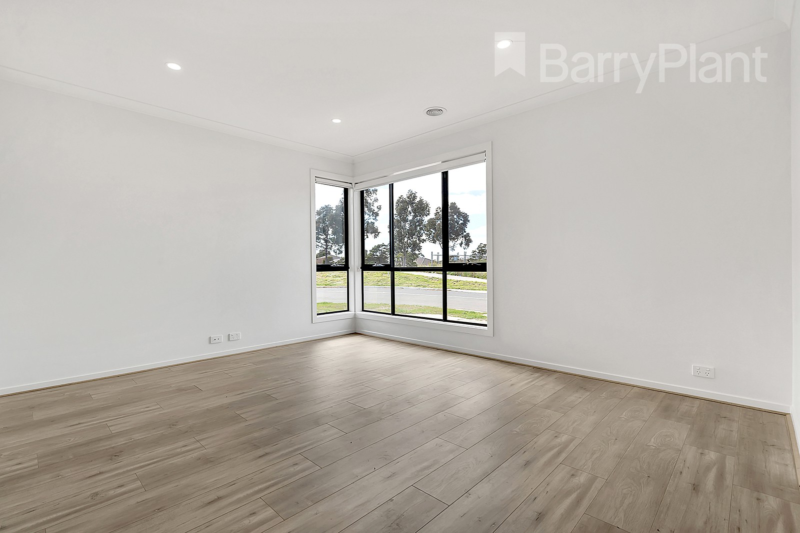 37 Hollywood Drive, Roxburgh Park, VIC 3064, Roxburgh Park - Thumbnail 4