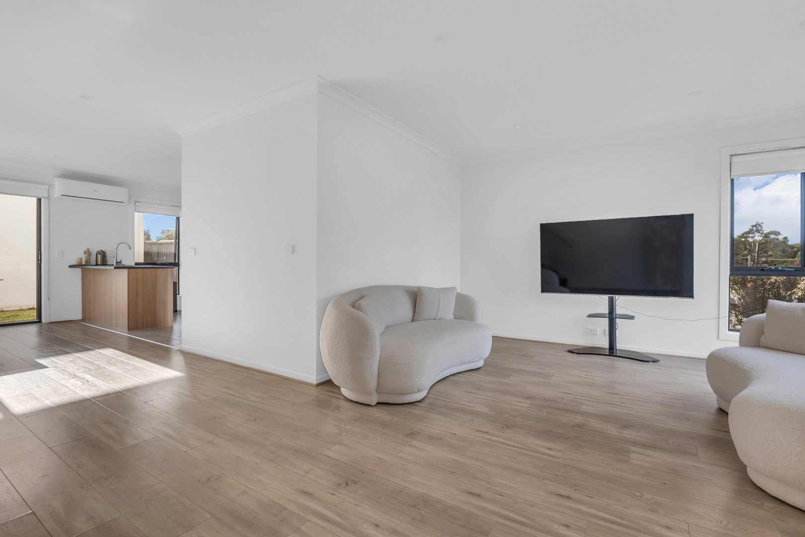 37 Hollywood Drive, Roxburgh Park, VIC 3064, Roxburgh Park - Thumbnail 4