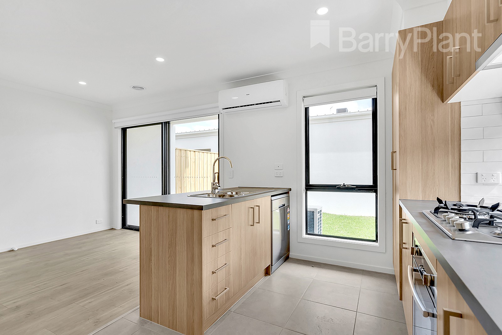 37 Hollywood Drive, Roxburgh Park, VIC 3064, Roxburgh Park - Thumbnail 6
