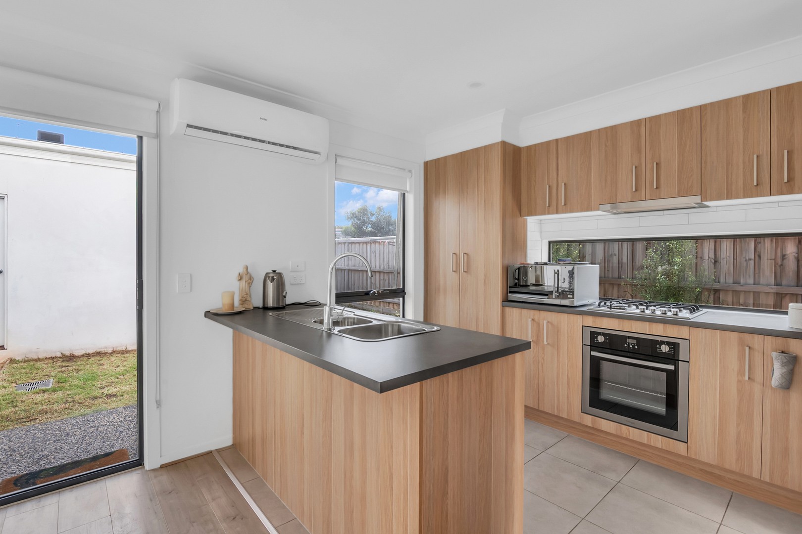 37 Hollywood Drive, Roxburgh Park, VIC 3064, Roxburgh Park - Thumbnail 6