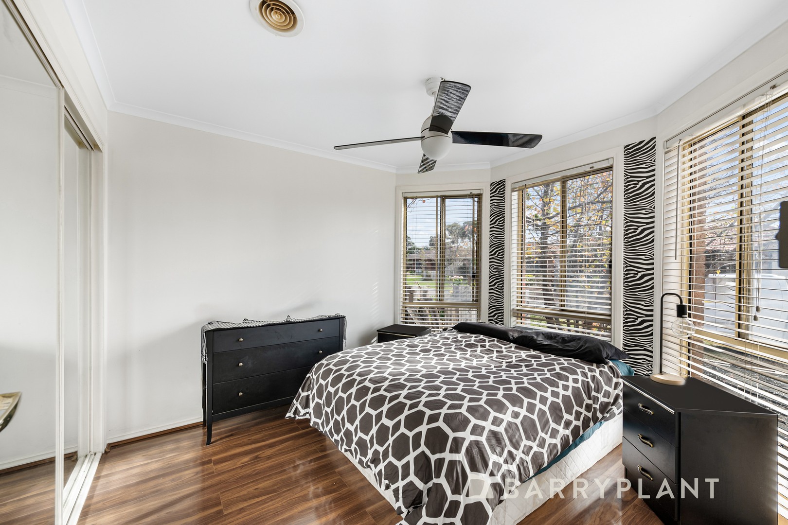 37 Karinya Close, Werribee, VIC 3030, Werribee - Thumbnail 3