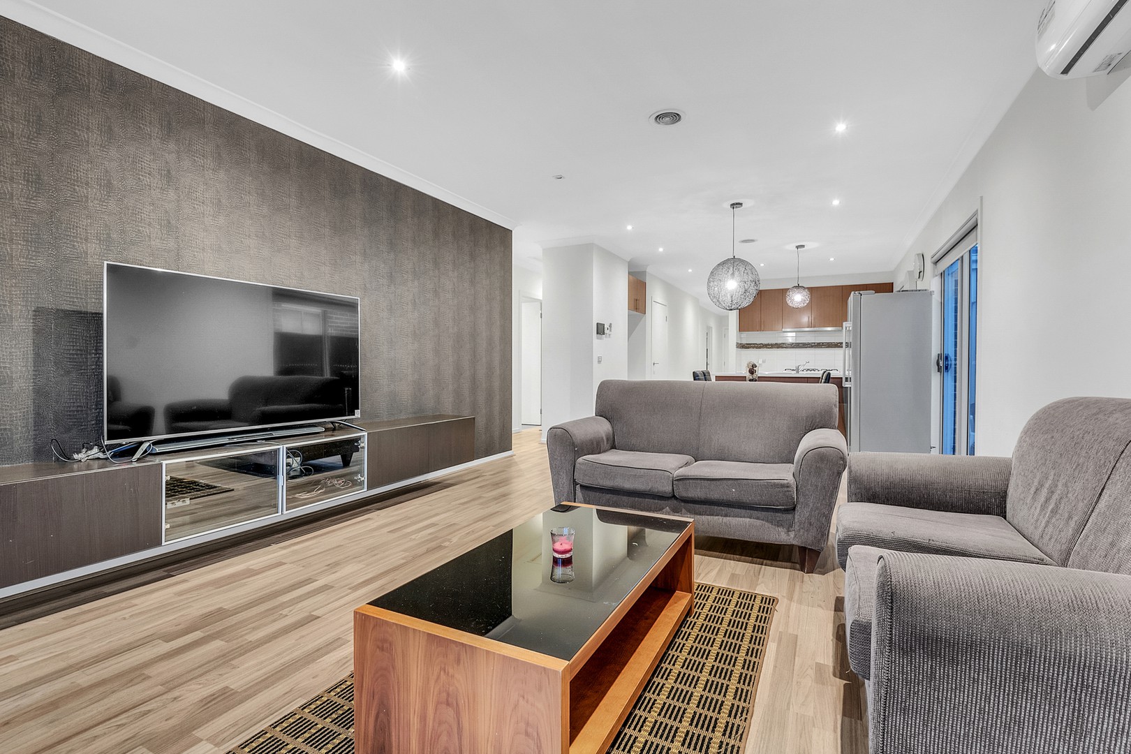 37 Kensley Circuit, Craigieburn, VIC 3064, Craigieburn - Thumbnail 3