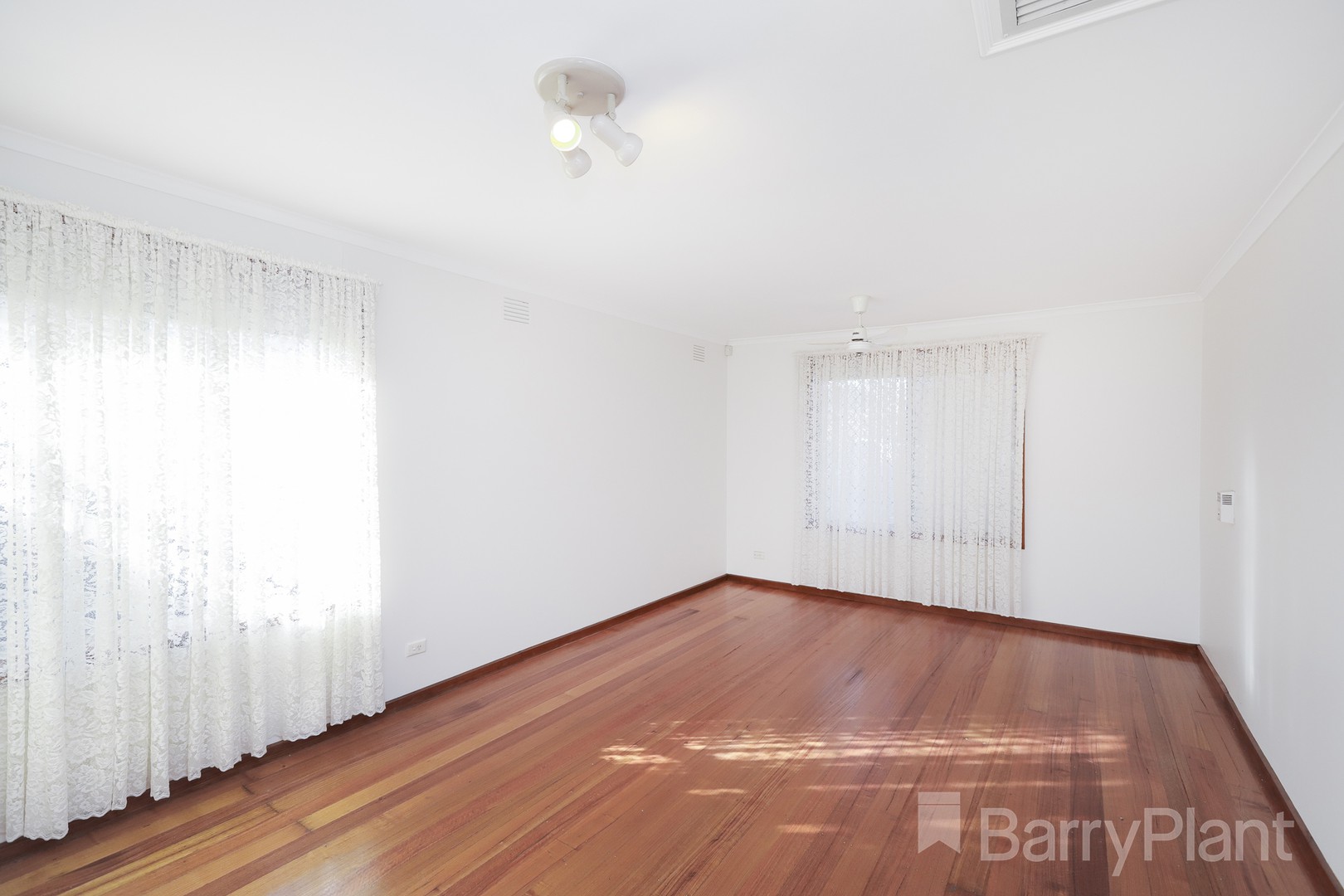 37 Kermeen Street, Sunshine West, VIC 3020, Sunshine West - Thumbnail 3