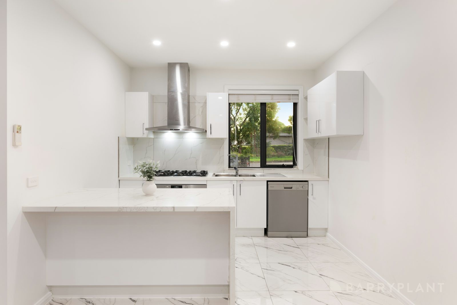 37 Liverpool Road, Kilsyth, VIC 3137, Kilsyth - Thumbnail 2