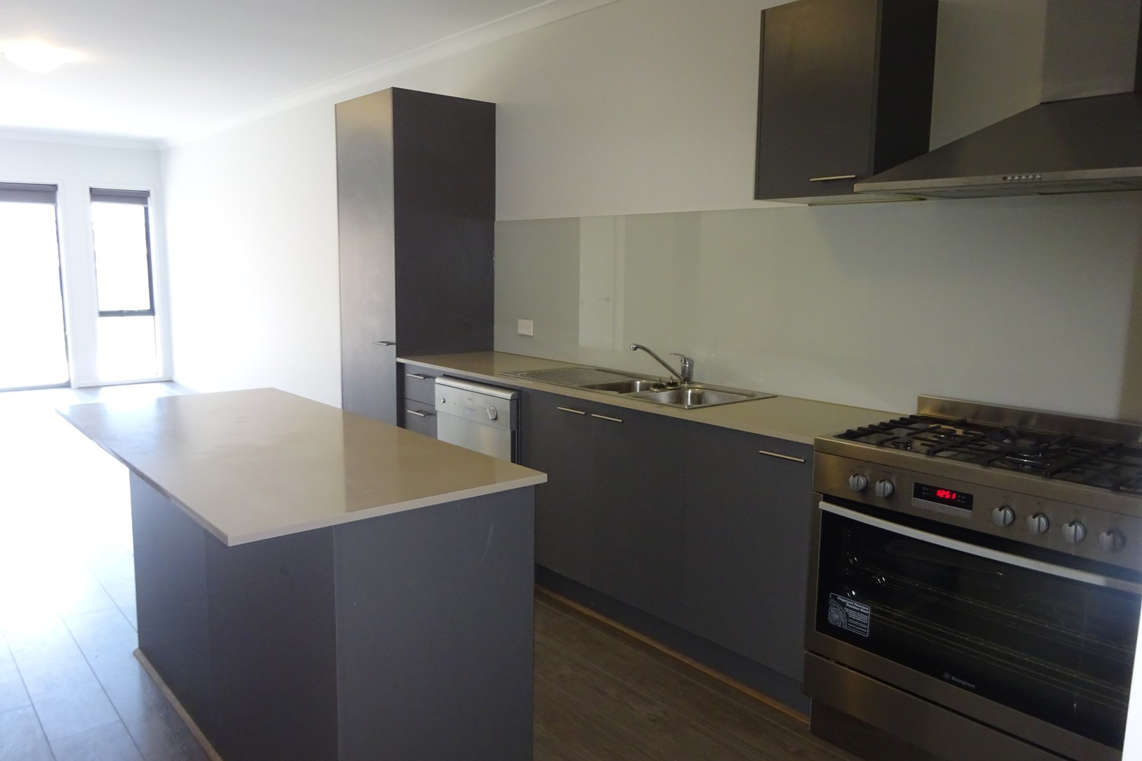 37 Loudon Circuit, Craigieburn, VIC 3064, Craigieburn - Thumbnail 3