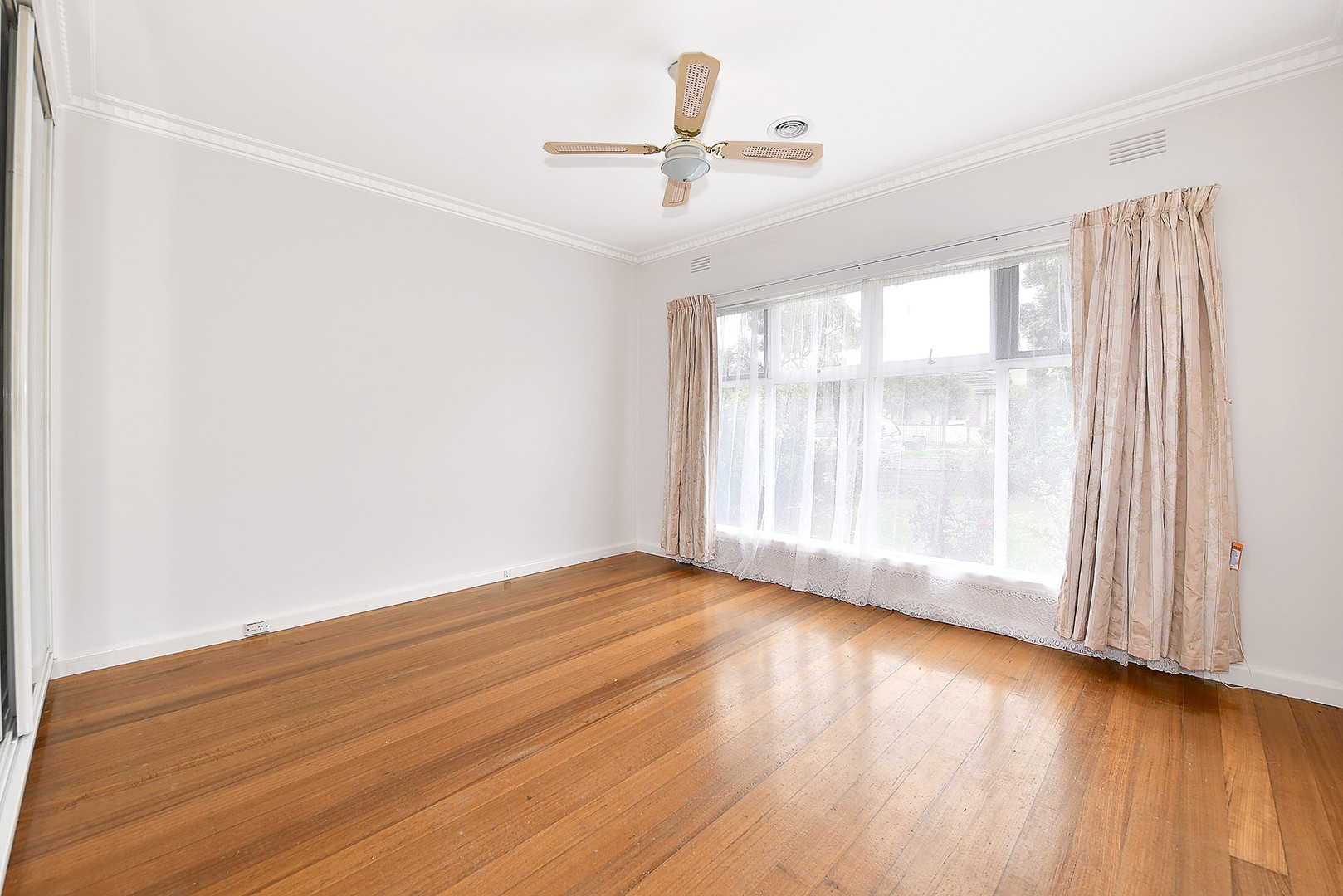 37 Medfield Avenue, Avondale Heights, VIC 3034, Avondale Heights - Thumbnail 4