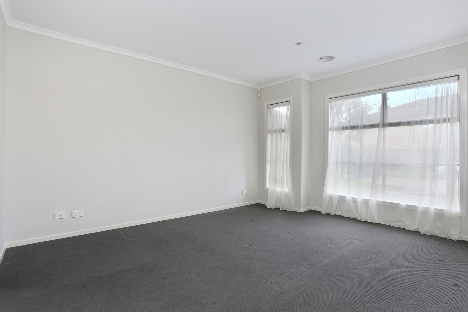 37 Michael Place, Point Cook, VIC 3030, Point Cook - Thumbnail 3