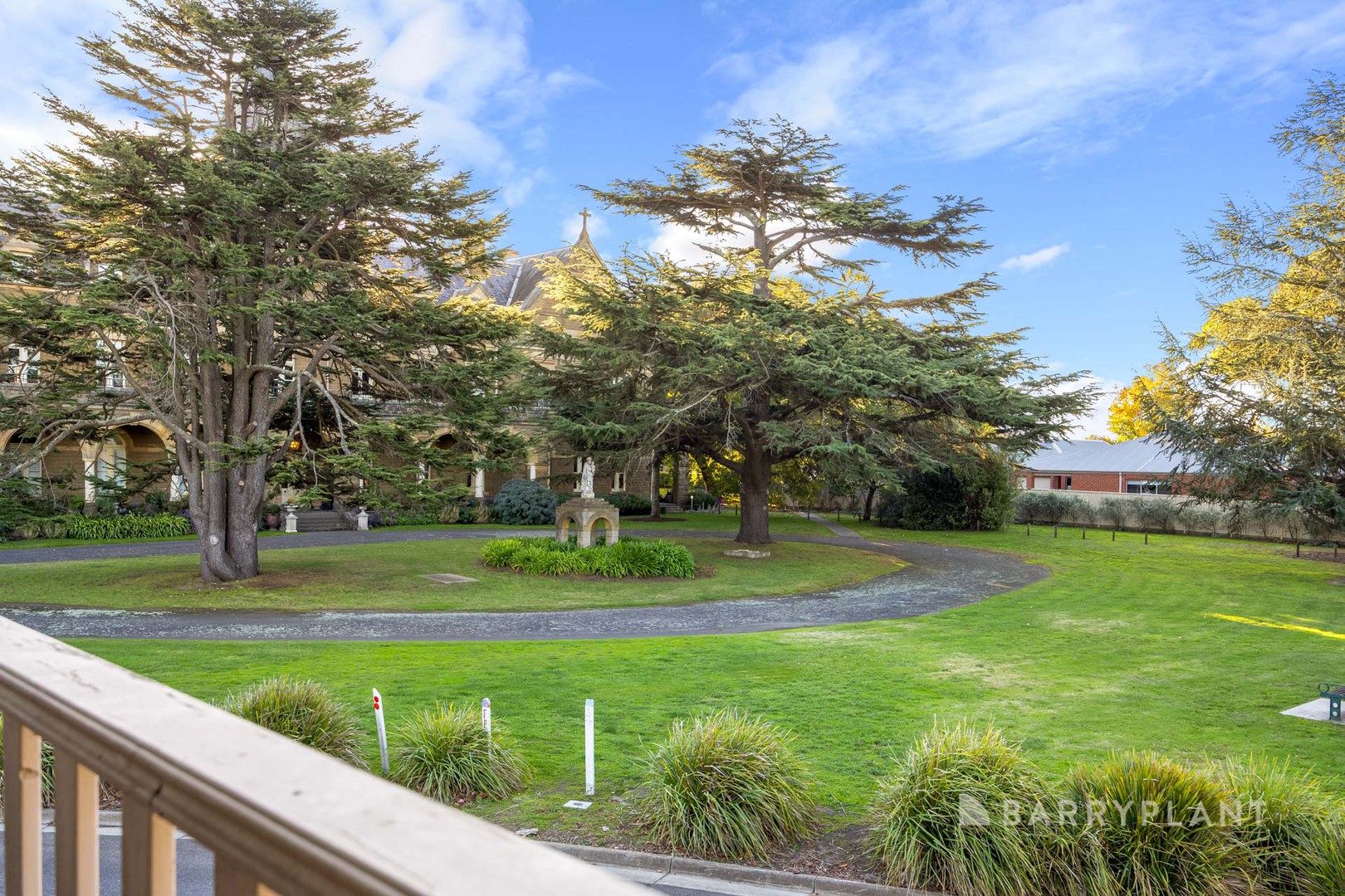 37 Monastery Drive, Wendouree, VIC 3355, Wendouree - Thumbnail 3