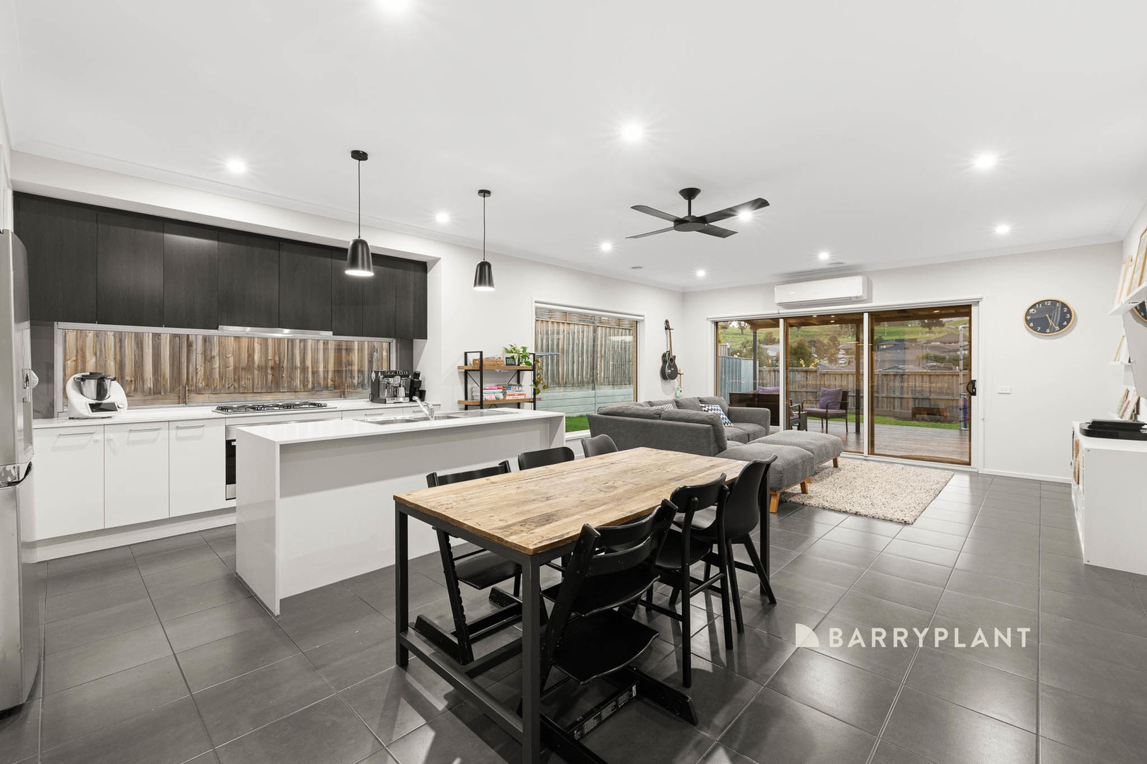 37 Mountford Rise, Pakenham, VIC 3810, Pakenham - Thumbnail 2