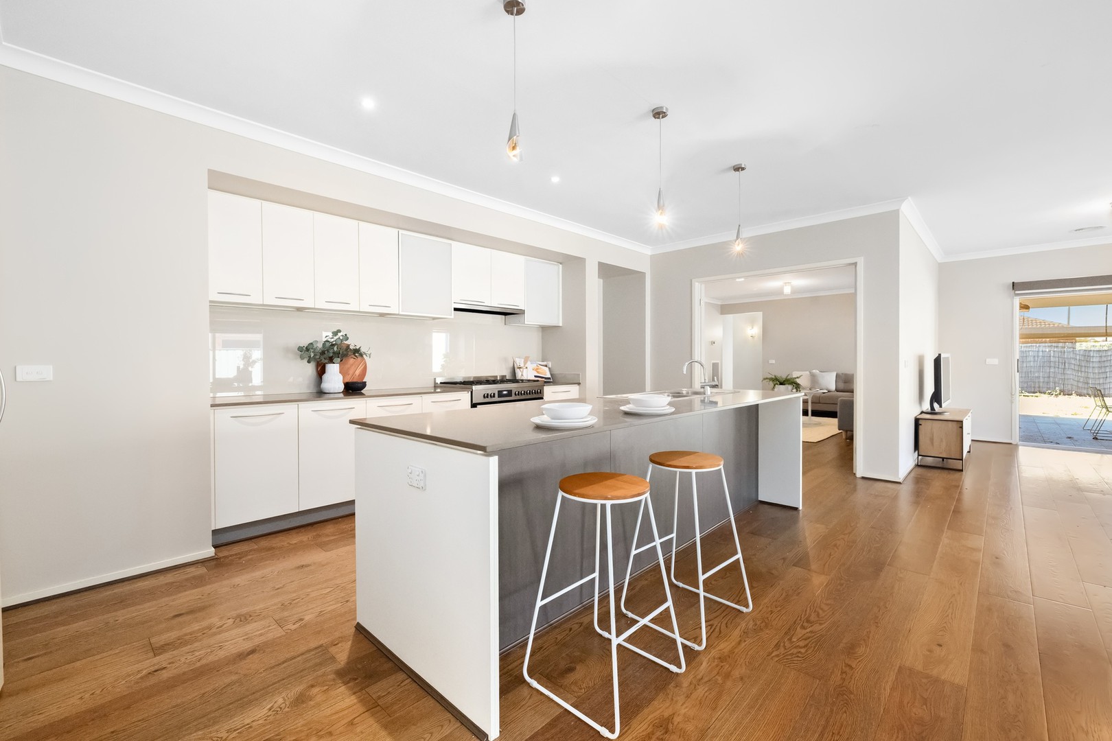 37 Niland Crescent, Point Cook, VIC 3030, Point Cook - Thumbnail 2