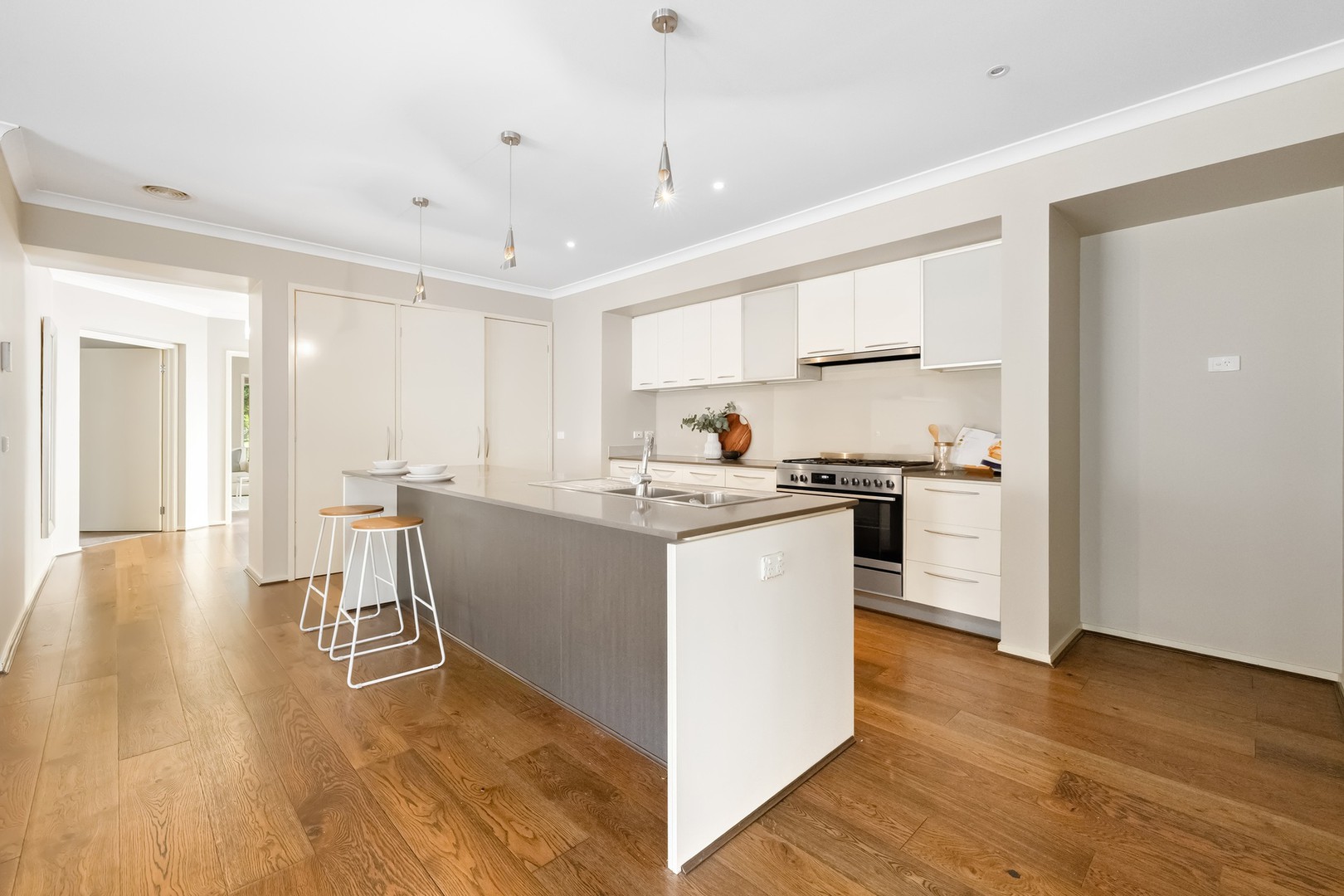 37 Niland Crescent, Point Cook, VIC 3030, Point Cook - Thumbnail 3