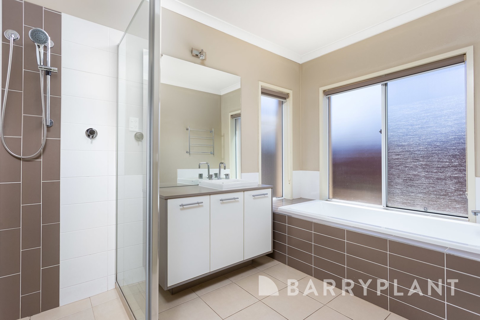 37 Niland Crescent, Point Cook, VIC 3030, Point Cook - Thumbnail 5