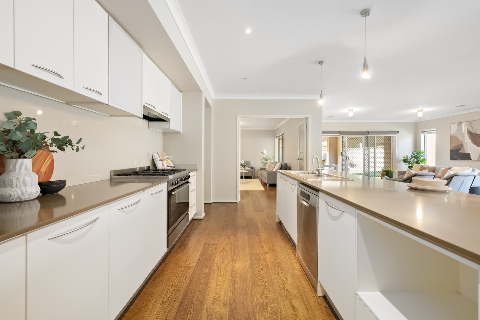 37 Niland Crescent, Point Cook, VIC 3030, Point Cook - Thumbnail 4