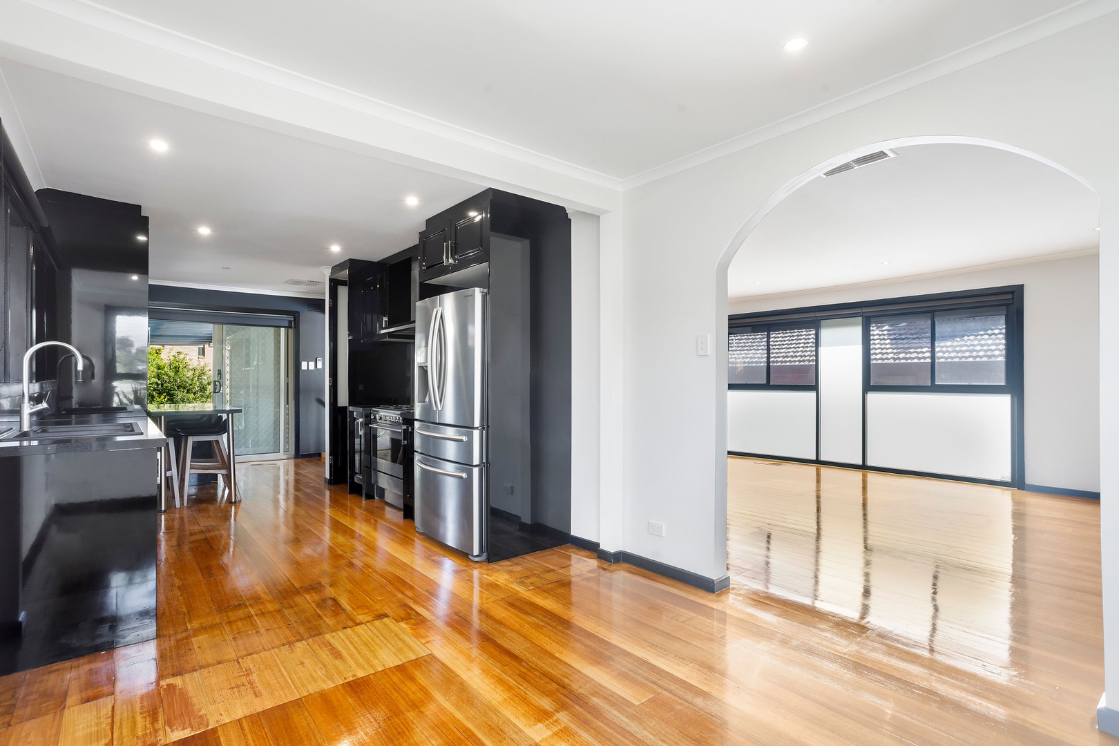37 San Remo DriveAvondale Heights, VIC 3034, Avondale Heights - Thumbnail 2