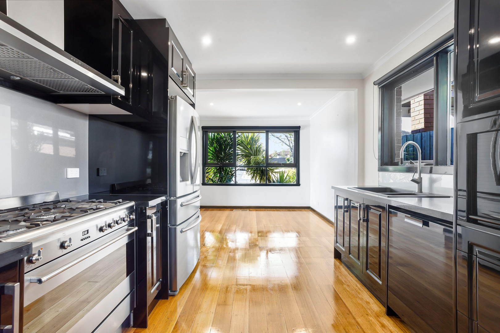 37 San Remo DriveAvondale Heights, VIC 3034, Avondale Heights - Thumbnail 4