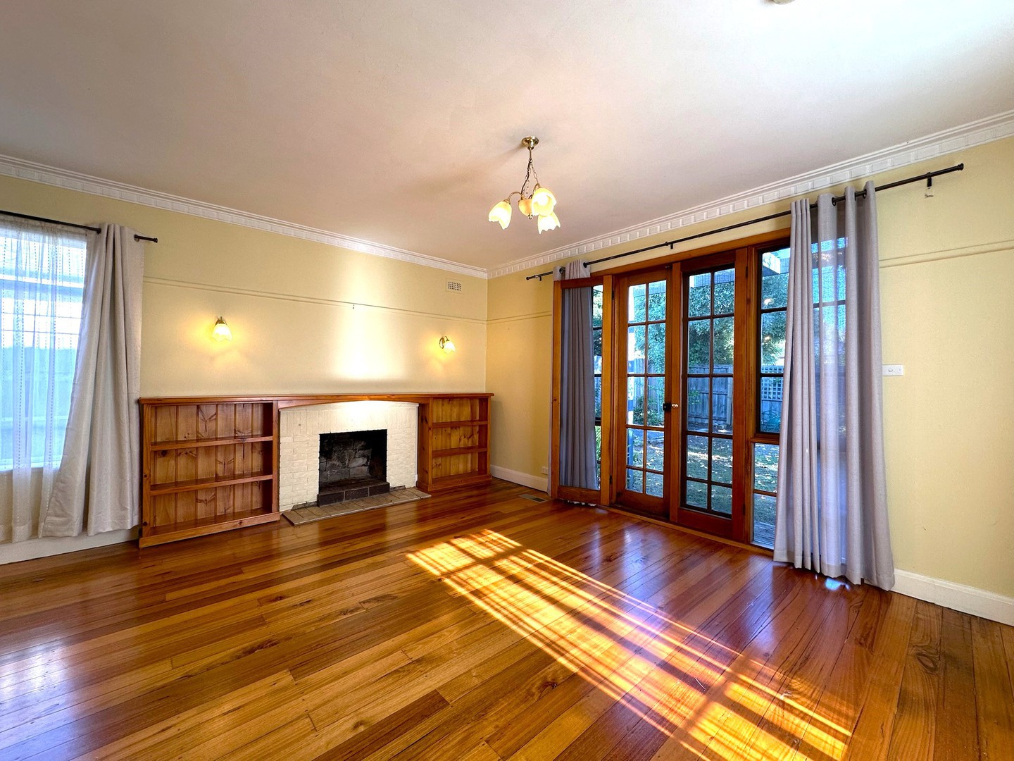 37 Shawlands Avenue, Blackburn South, VIC 3130 - Thumbnail 2 - 20/10/2026