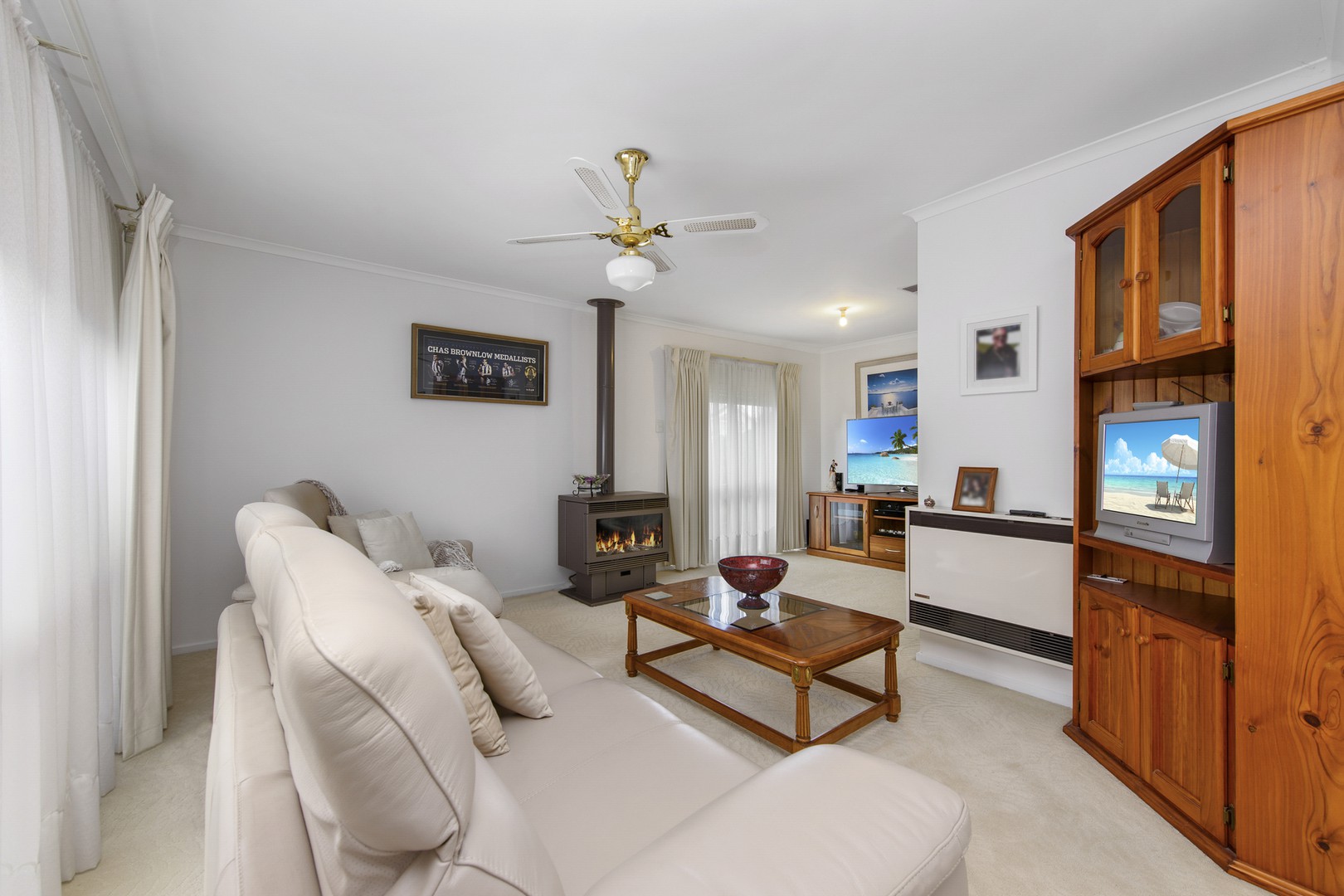37 Stagecoach Crescent, Sydenham, VIC 3037 - Thumbnail 2 - 01/03/2022