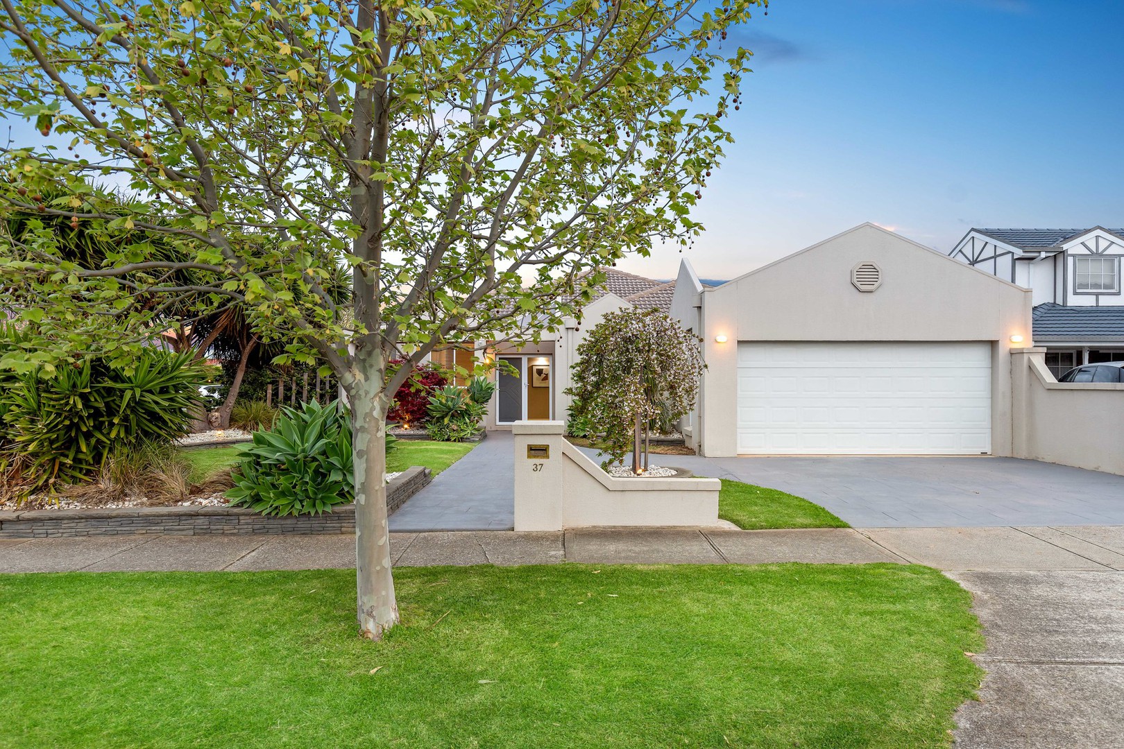 37 Verona Drive, Taylors Lakes, VIC 3038, Keilor Lodge - Image 1