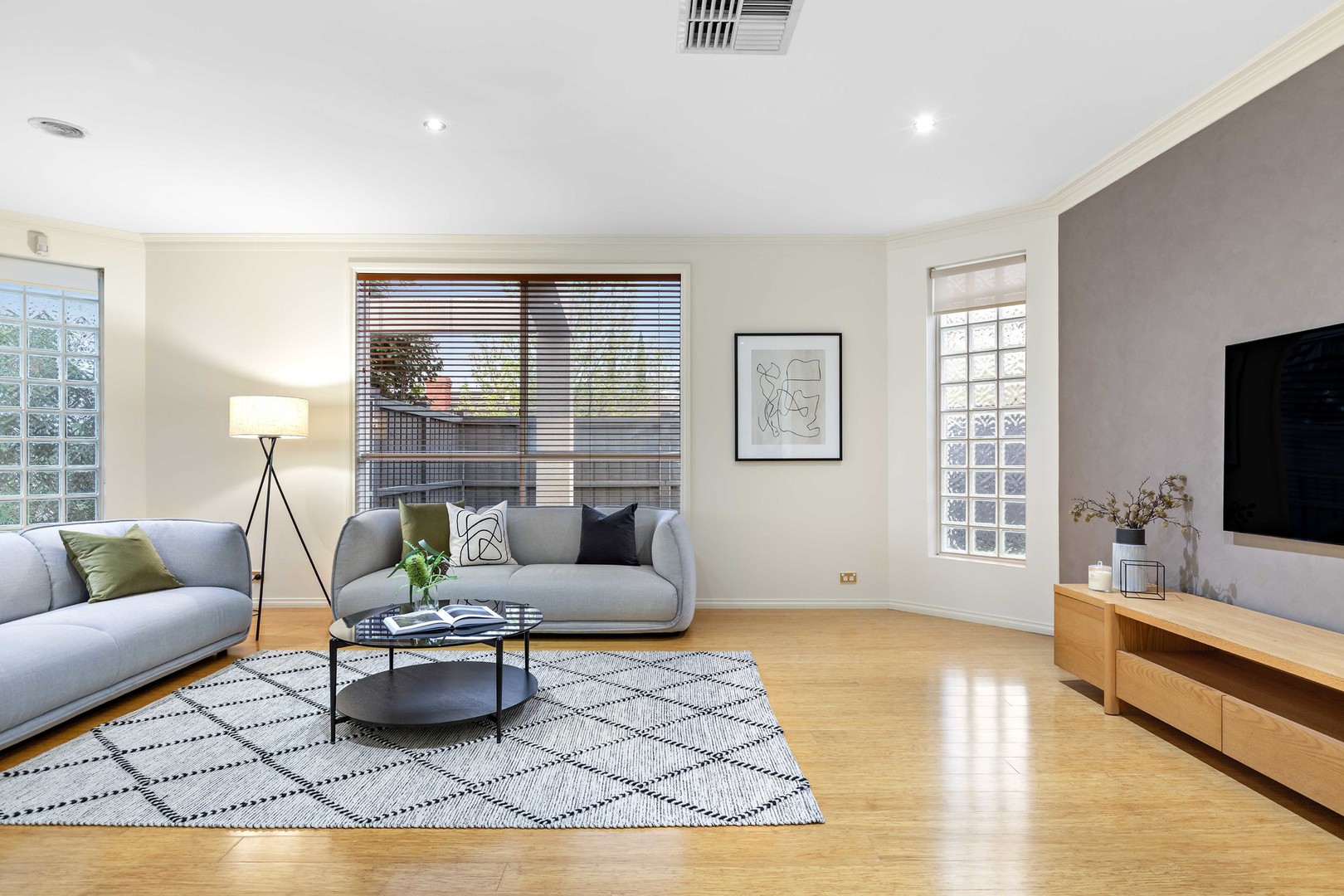 37 Verona Drive, Taylors Lakes, VIC 3038, Keilor Lodge - Thumbnail 4