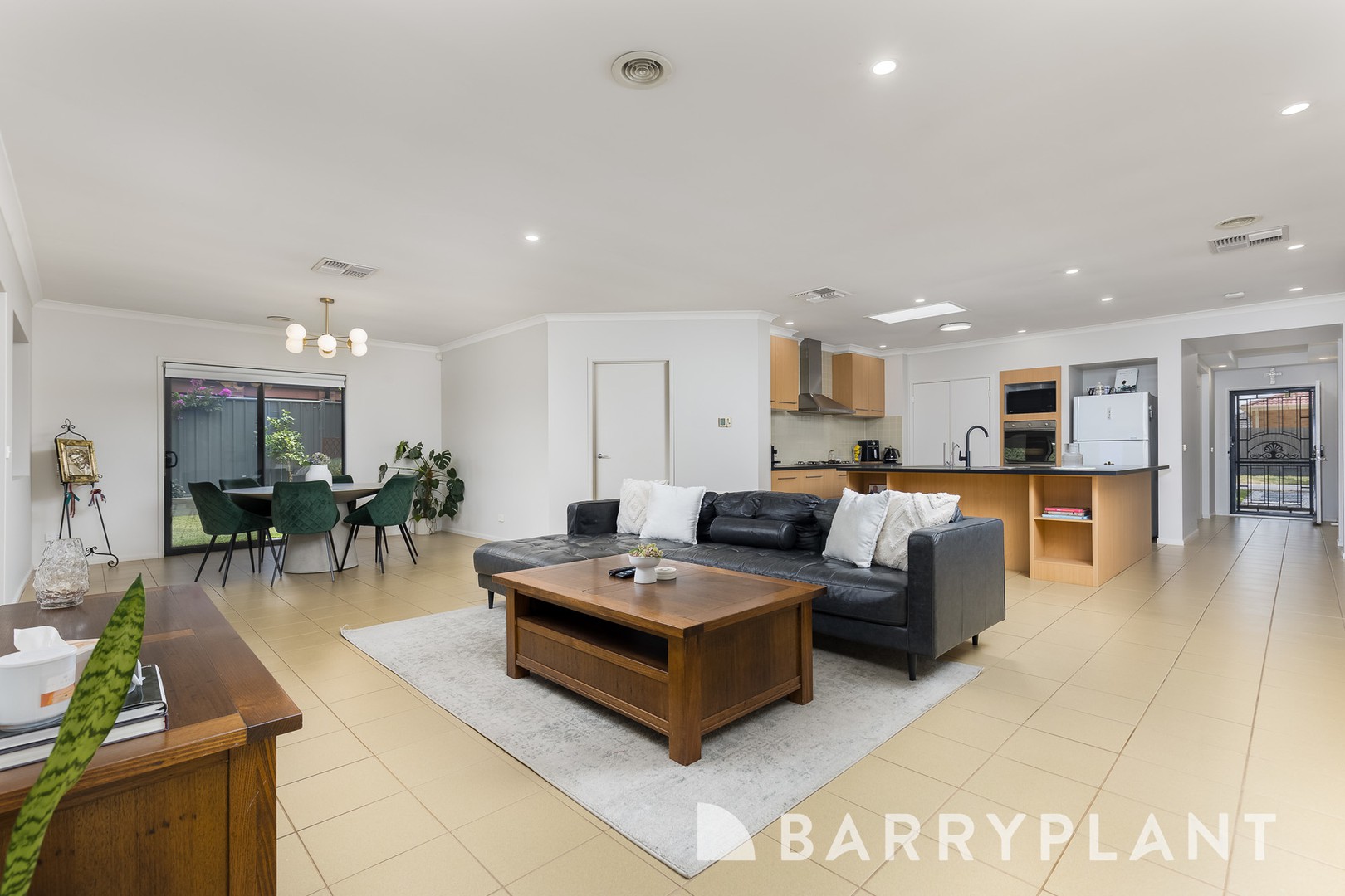 37 Whistler Crescent, Point Cook, VIC 3030, Point Cook - Thumbnail 2