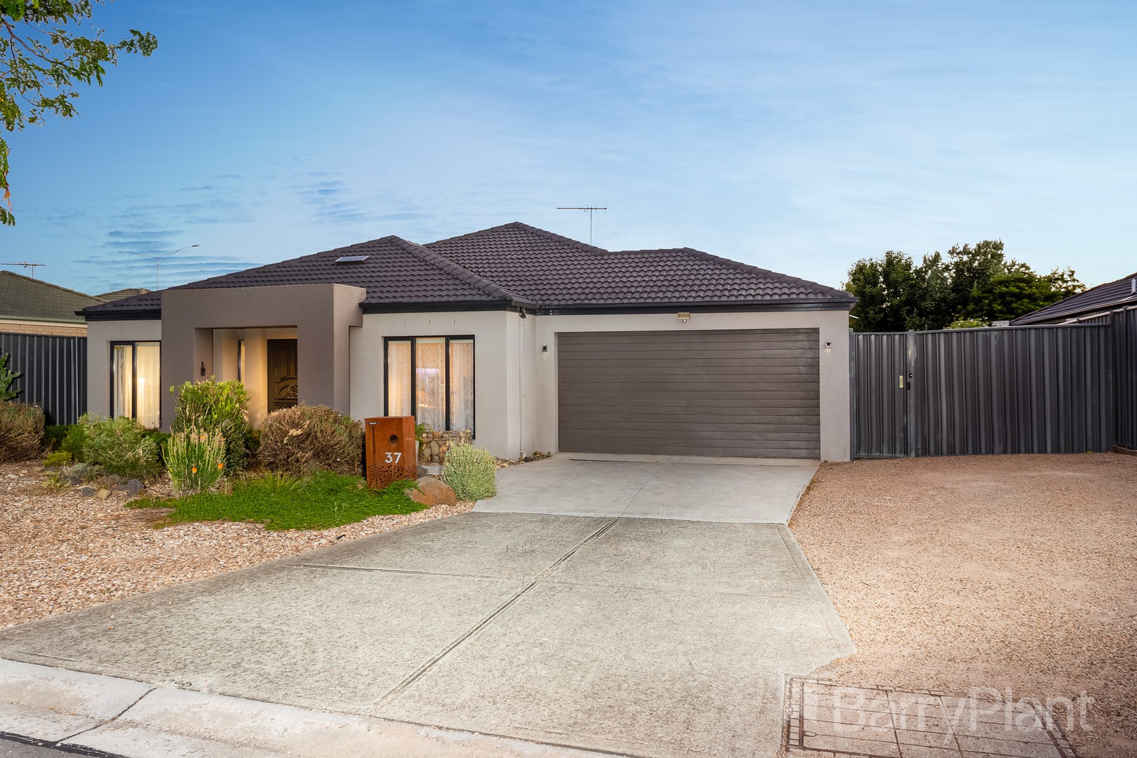 37 Whistler Crescent, Point Cook, VIC 3030, Point Cook - Thumbnail 3