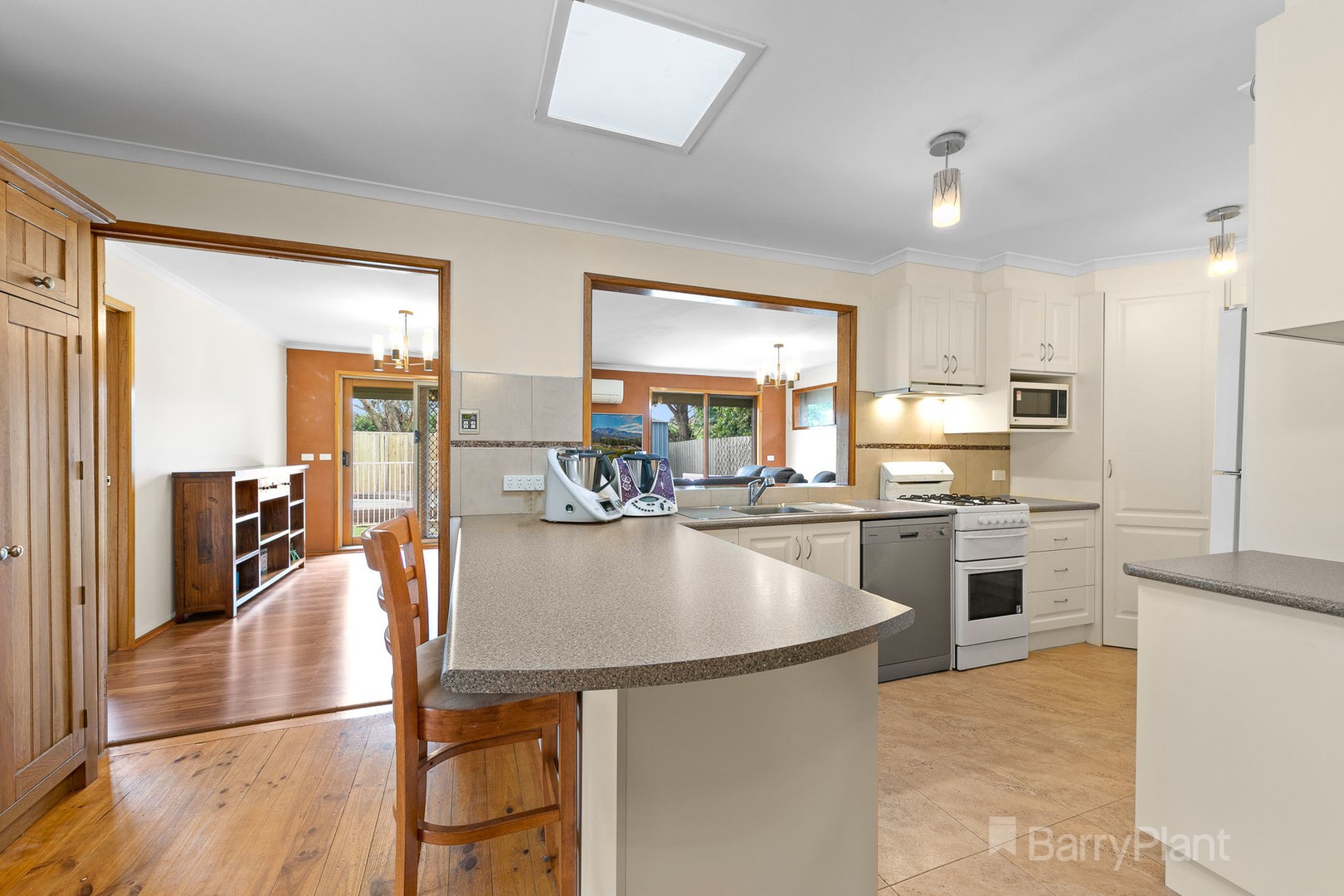 37 Woodlands CrescentNarre Warren, VIC 3805, Narre Warren - Thumbnail 5
