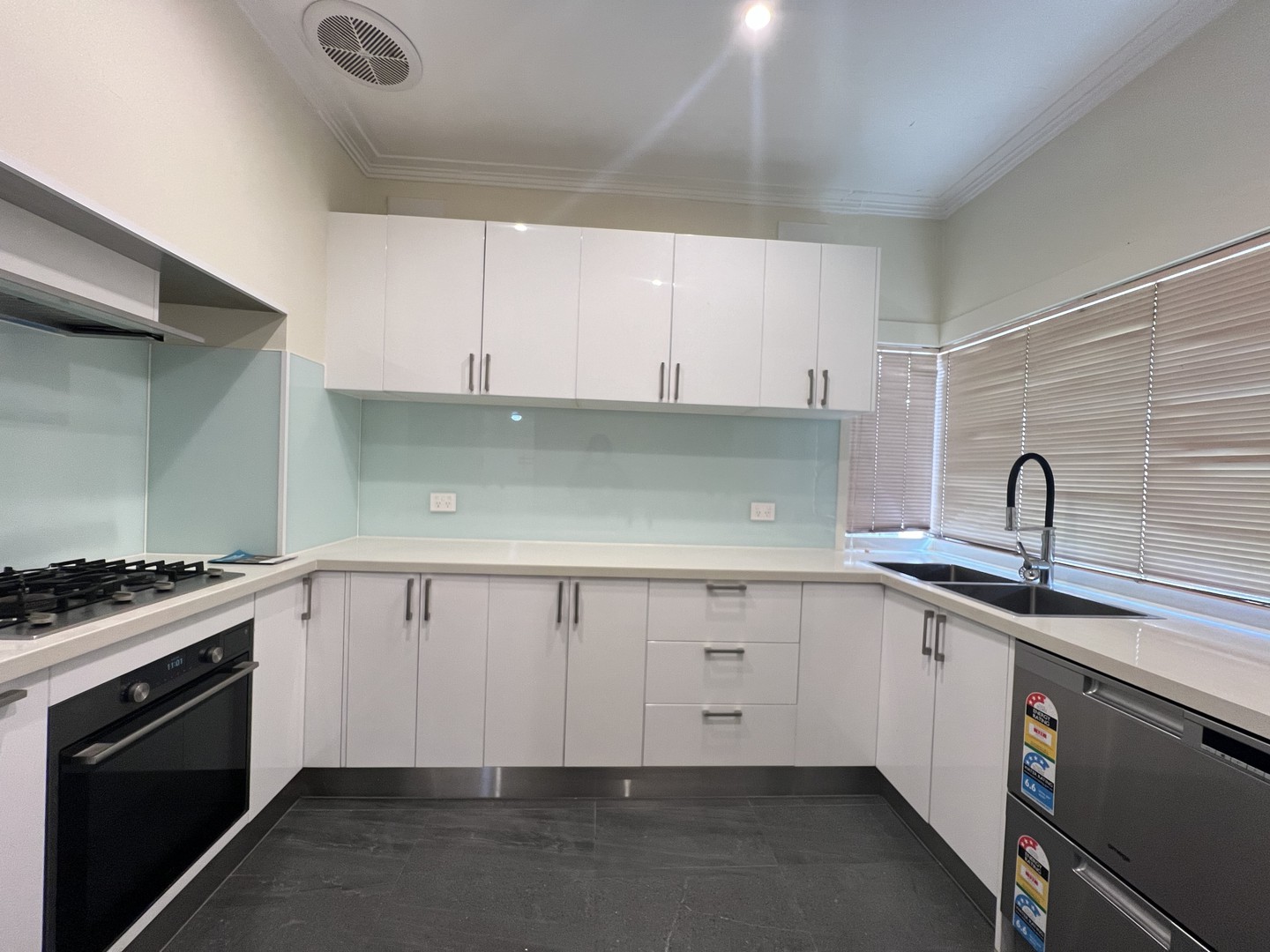 376 Elgar Road, Box Hill, VIC 3128 - Thumbnail 2 - 30/03/2026