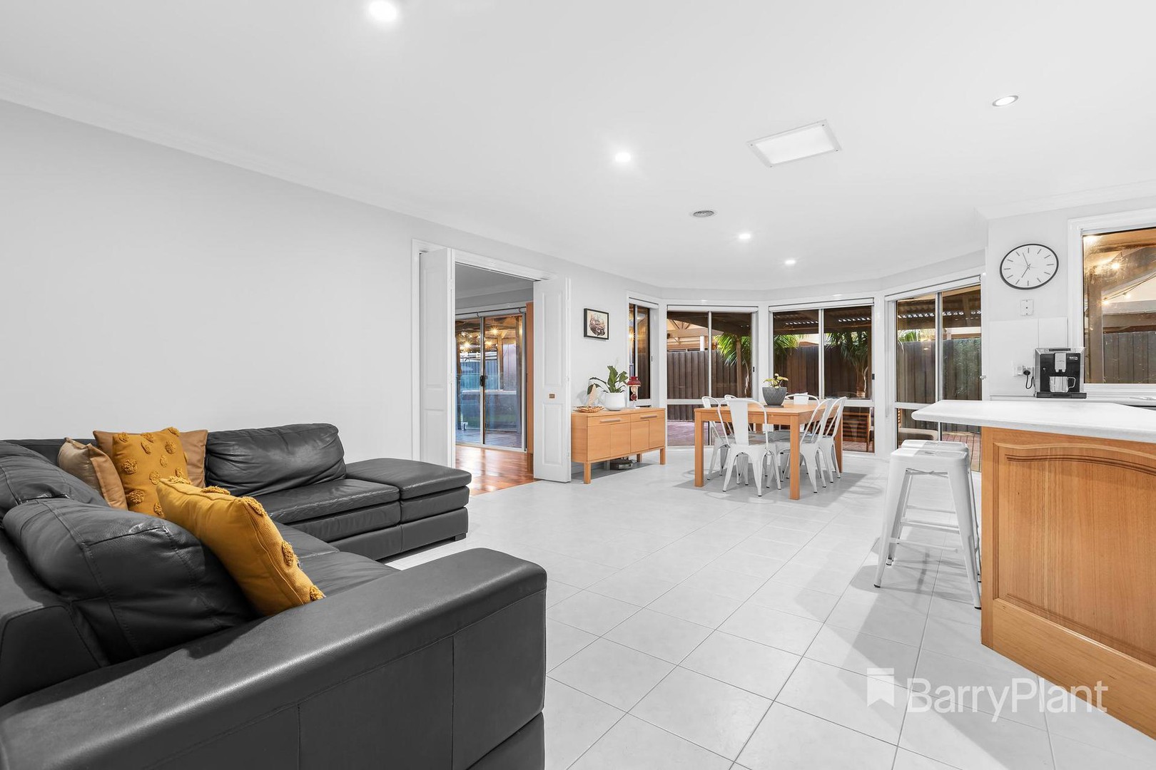 38 Allwyn CrescentMill Park, VIC 3082, Mill Park - Thumbnail 5