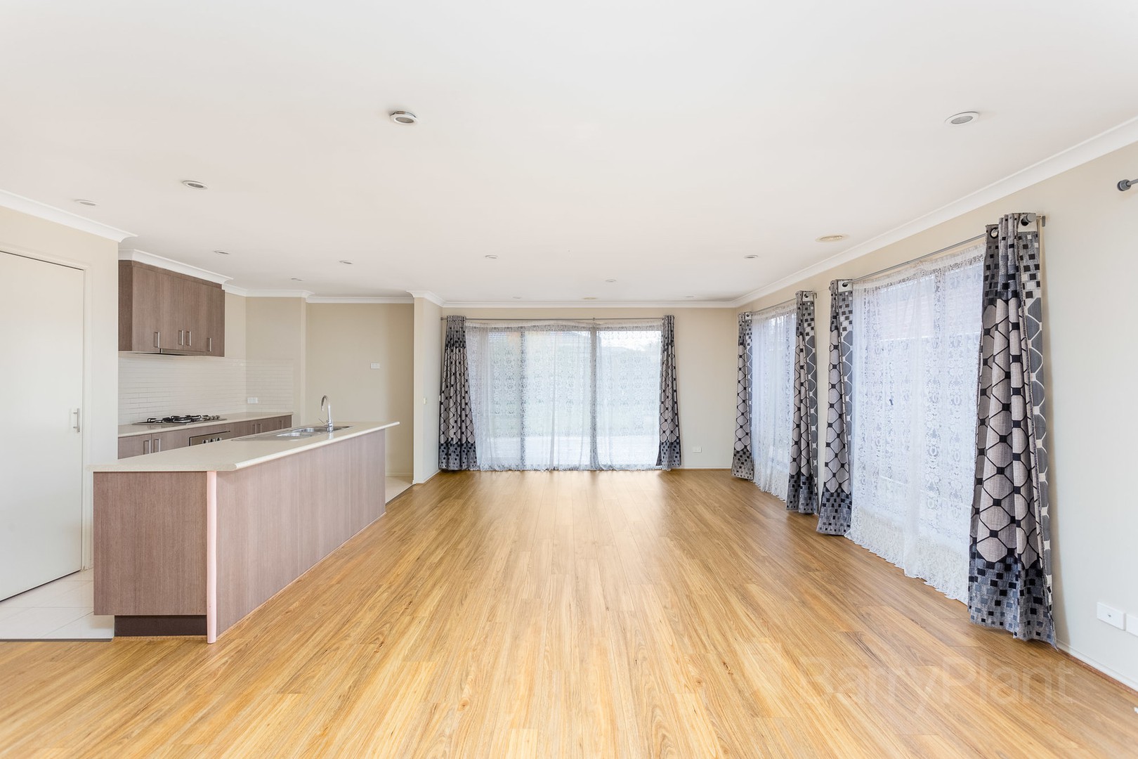 38 Brownlow Drive, Point Cook, VIC 3030, Point Cook - Thumbnail 2