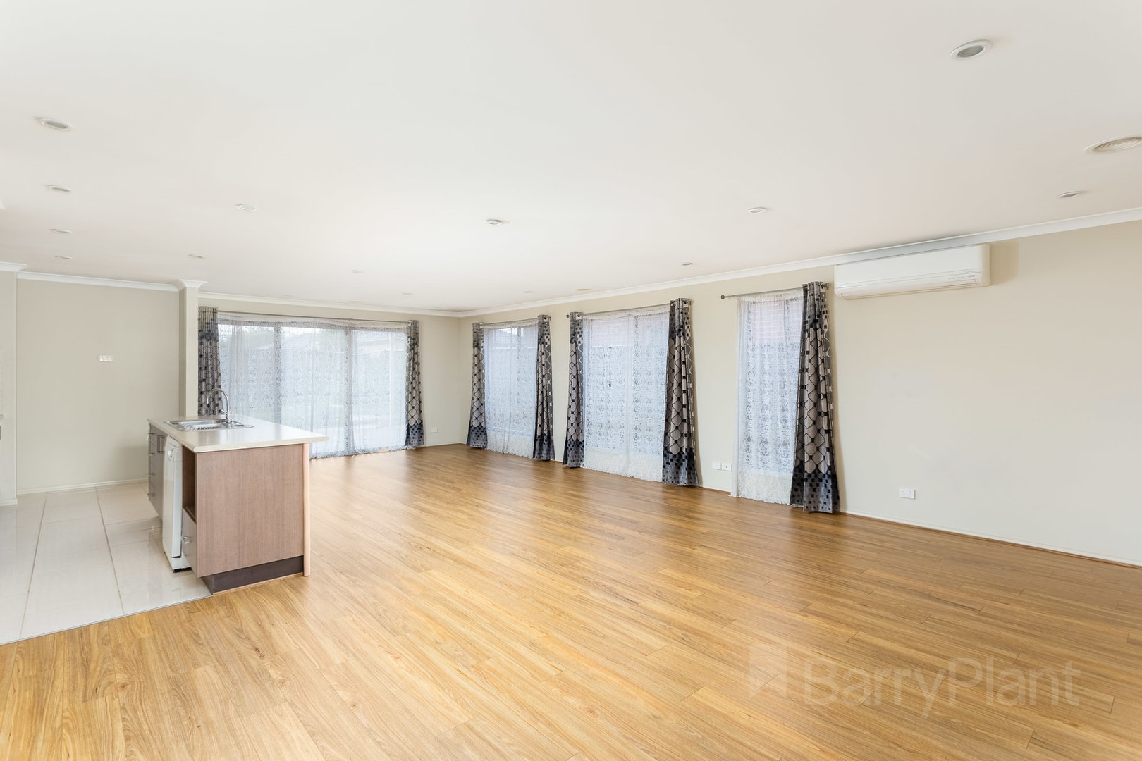 38 Brownlow Drive, Point Cook, VIC 3030, Point Cook - Thumbnail 3