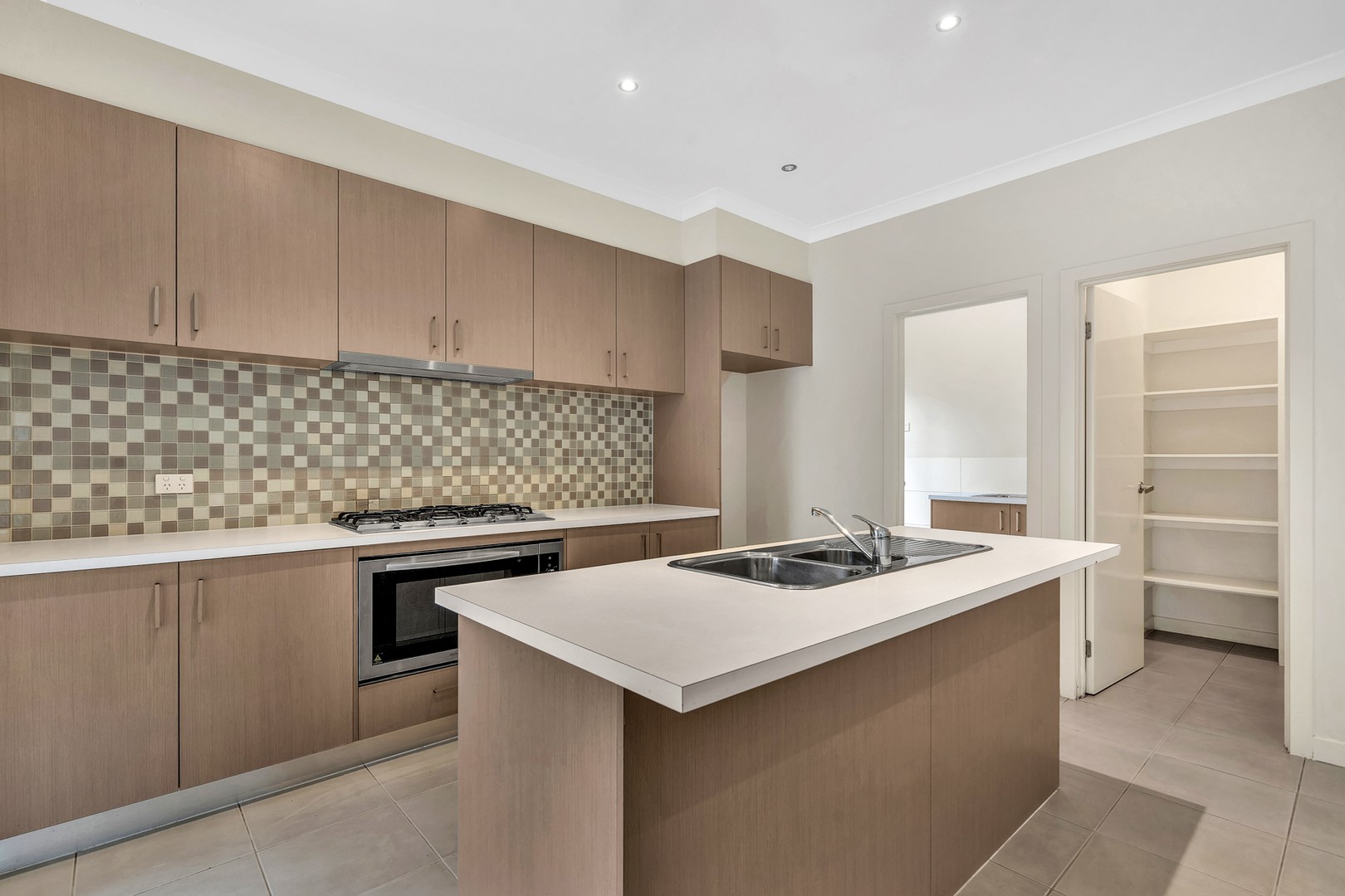 38 Clarendon Avenue, Craigieburn, VIC 3064, Craigieburn - Thumbnail 6