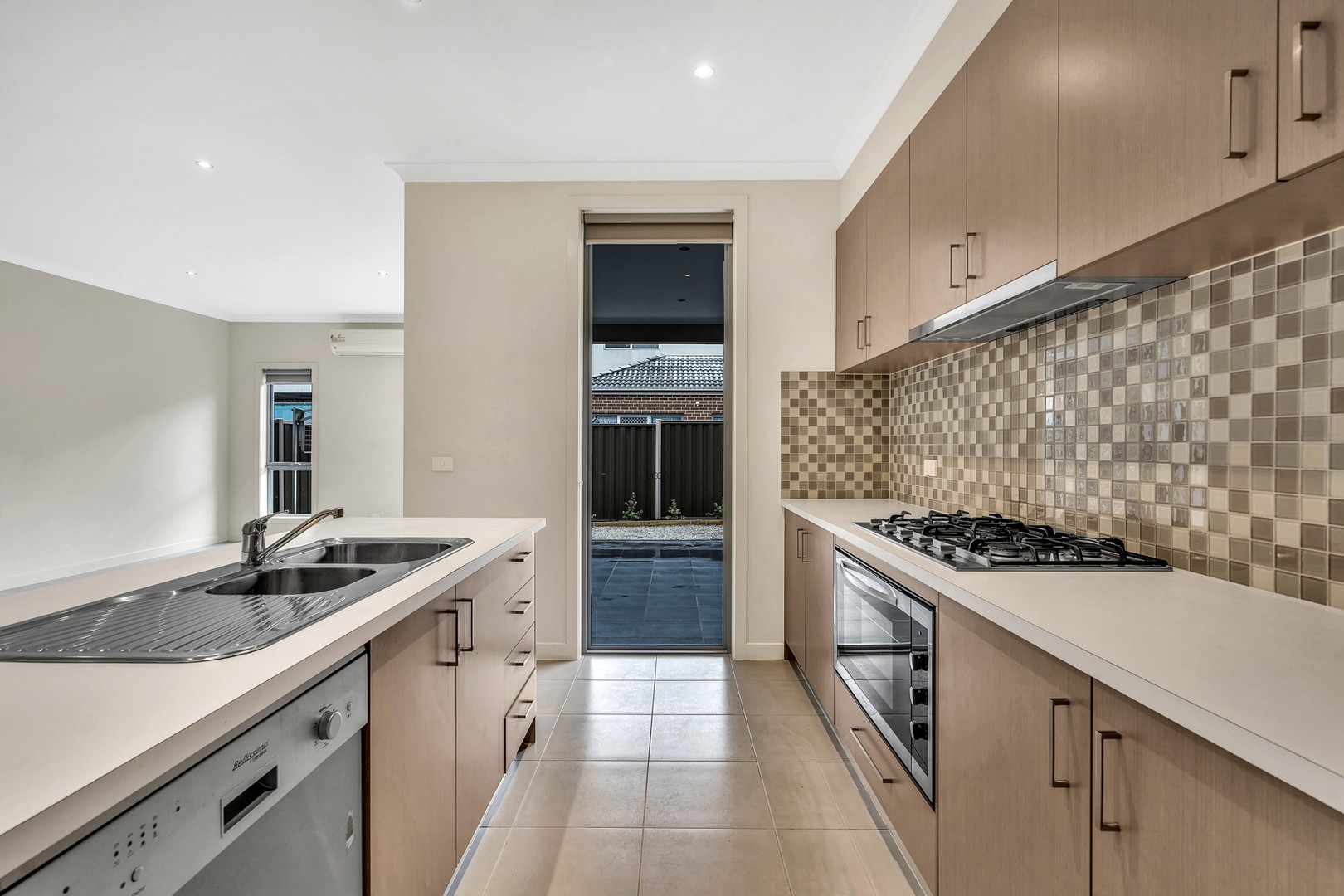 38 Clarendon Avenue, Craigieburn, VIC 3064, Craigieburn - Thumbnail 7
