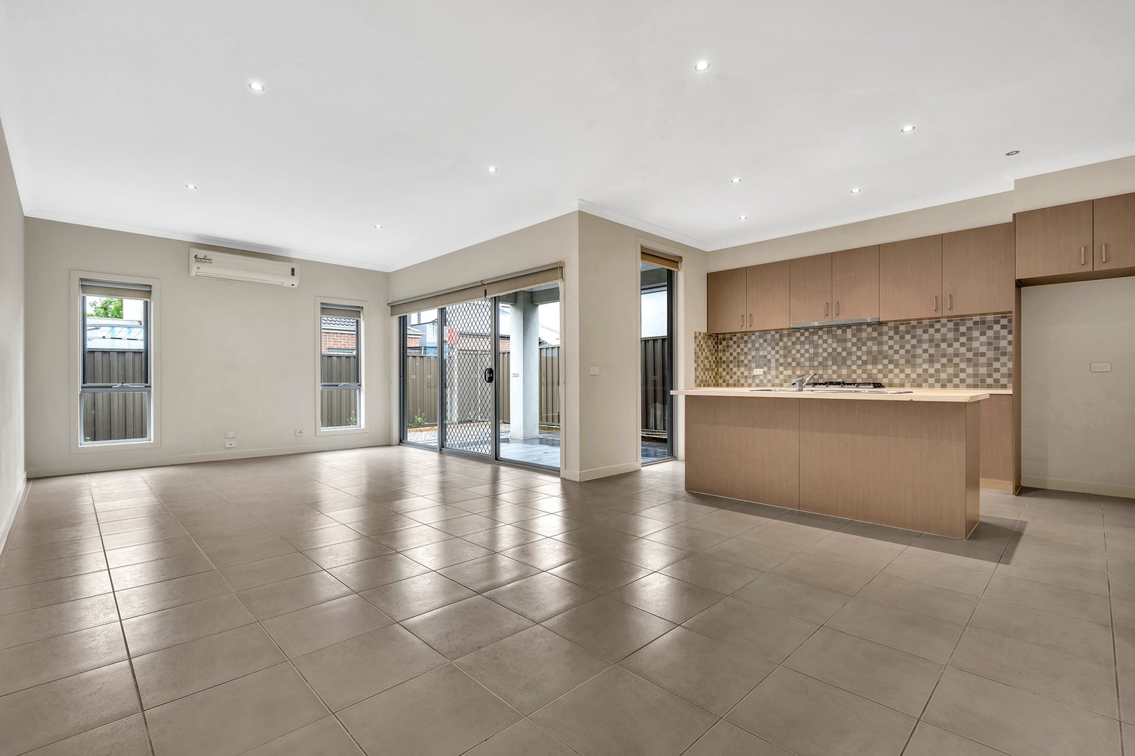 38 Clarendon Avenue, Craigieburn, VIC 3064, Craigieburn - Thumbnail 8