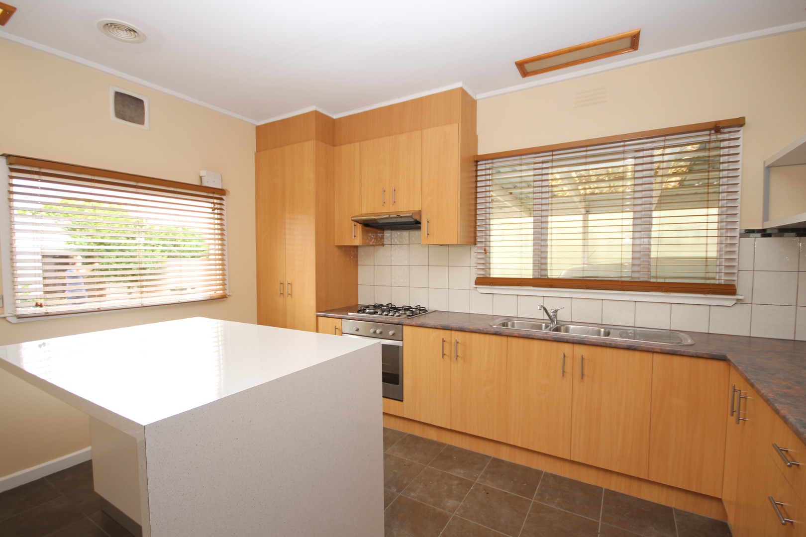 38 Deakin Street, Bell Park, VIC 3215, Bell Park - Thumbnail 2