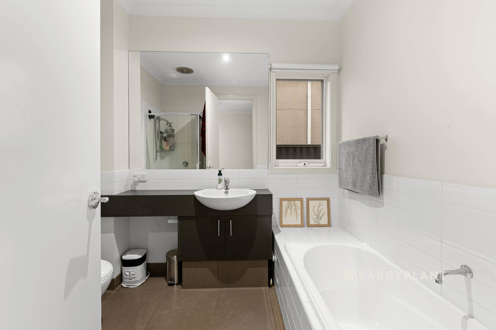 38 Edgeware Close, Pakenham, VIC 3810, Pakenham - Thumbnail 3