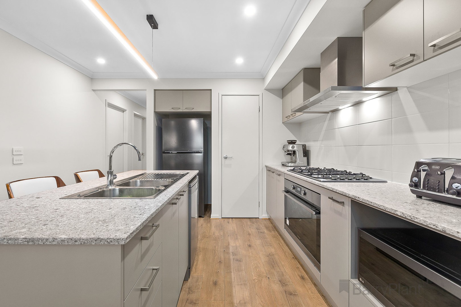 38 Gulliver Drive, Officer, VIC 3809 - Thumbnail 2 - 27/06/2022