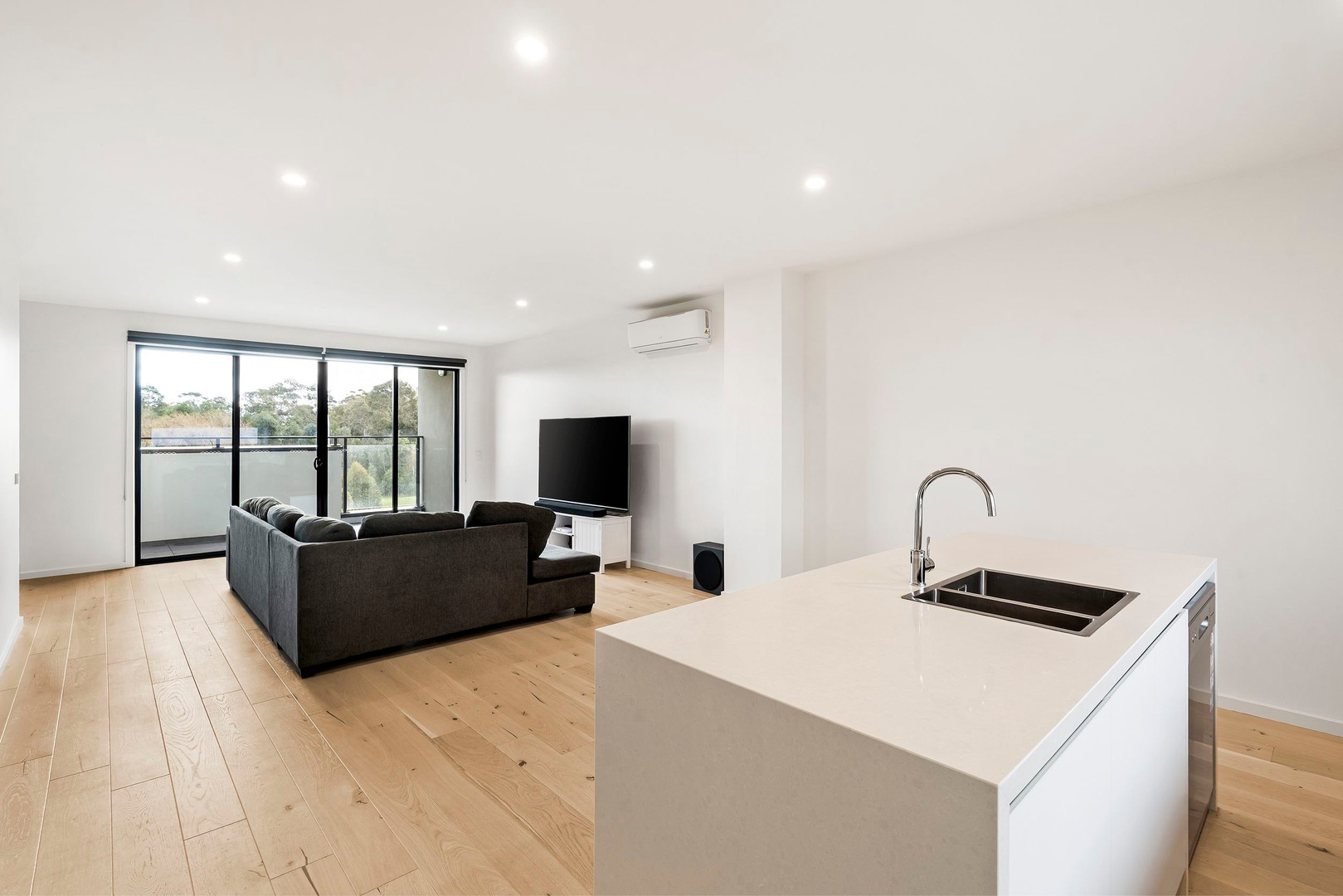 38 Holzer Crescent, Braybrook, VIC 3019 - Thumbnail 2 - 31/07/2025