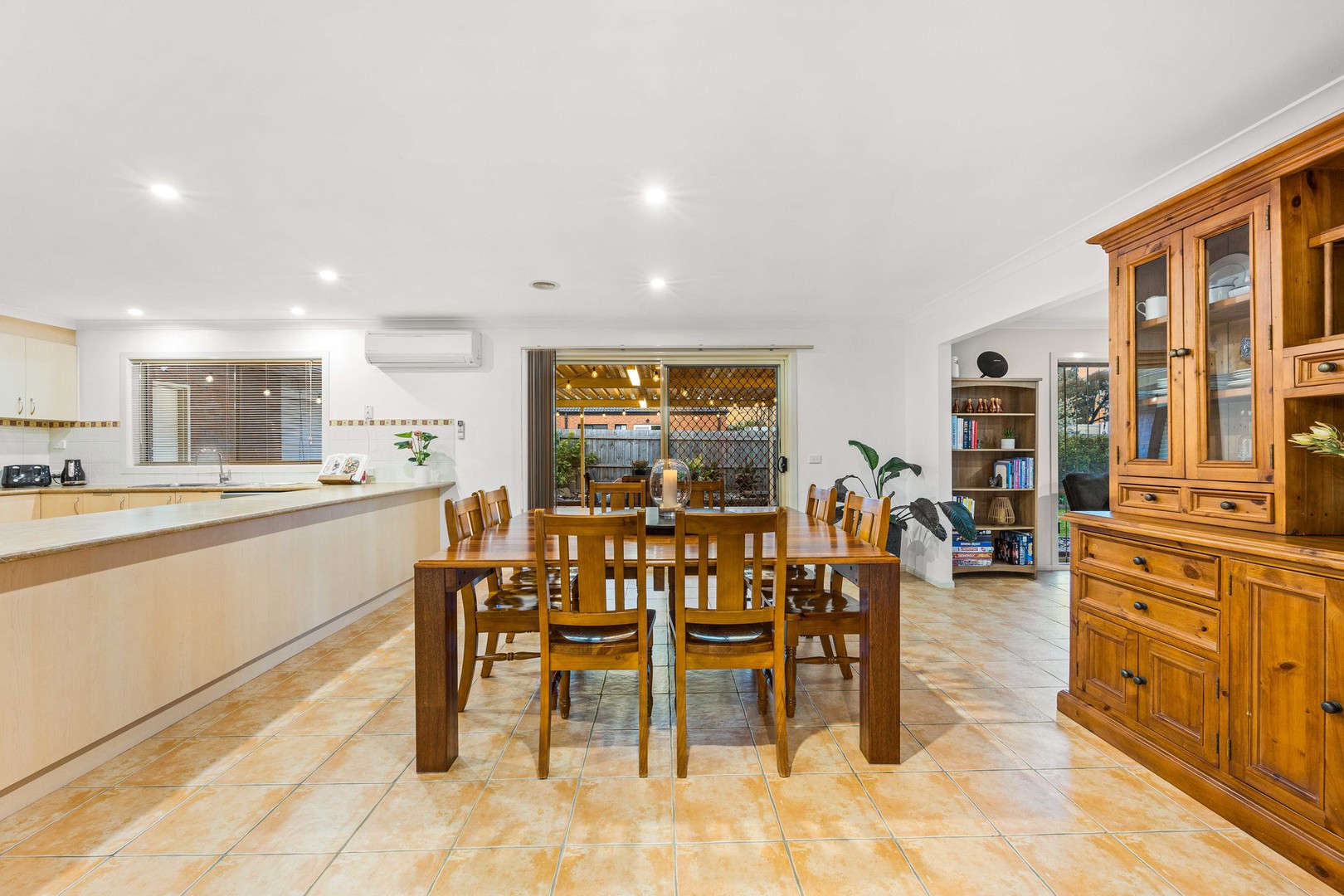 38 Jindabyne Avenue, Taylors Hill, VIC 3037, Taylors Hill - Thumbnail 5